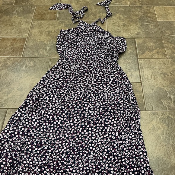 ❄3/$26 Xmas sale❄ Floral Maxi Dress - Picture 2 of 3